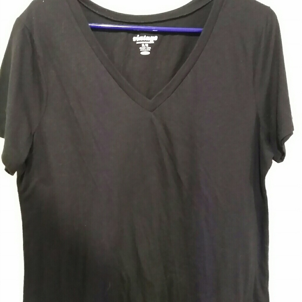 Black V neck t-shirt